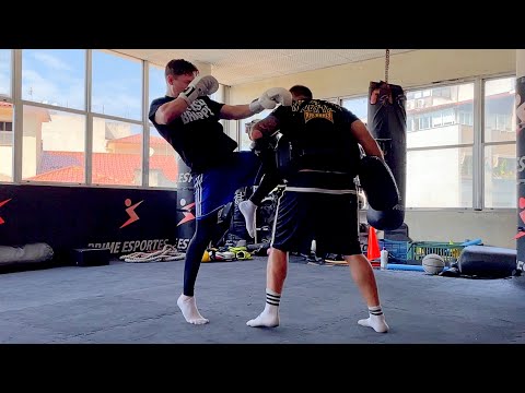 BOXER tries MUAY THAI in Rio De Janeiro 🇧🇷