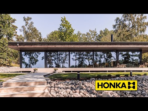 Kylässä Timon ja Maren Honka Lux -hirsihuvilassa