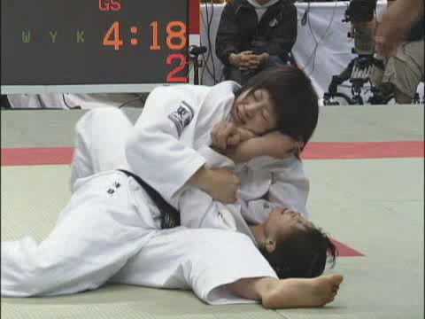 Kuzure-gesa-gatame par Haruna Asami (JPN)