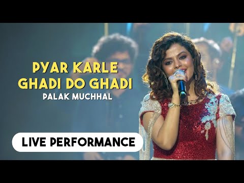 Zindagi Ki Na Toote Ladi Pyar Karle Ghadi Do Ghadi - Palak Muchhal Live Performance Zee Cine Awards