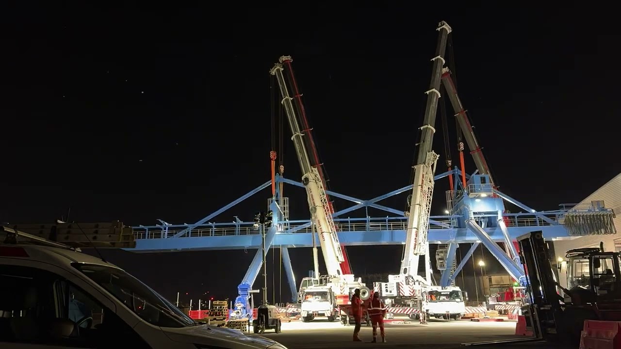 Four Grove cranes combine for precision container crane installation in London