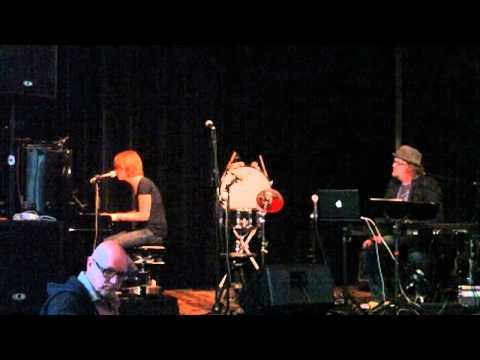 Reyn vs Qeaux Qeaux Joans - A Simple Tune [Natures Mistake]