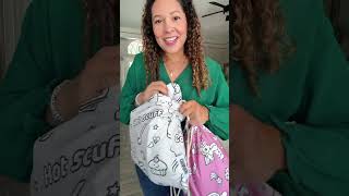 These coloring blankets are the perfect activities for kids and moms! Craftikit #coloringblanket