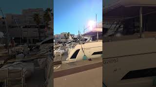 Geile Yacht, groß, aber nicht übertrieben. Sehr schön anzuschauen...#boatlife #powerboat #yacht