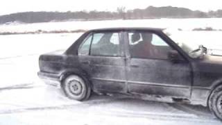 preview picture of video 'BMW e30 Snow Drift'