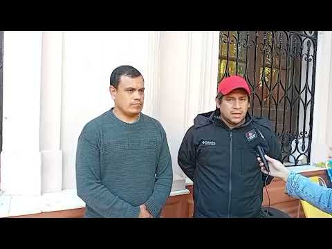 Ex Policías encadenados en Plaza 9 de Julio: les abrieron una causa por usar uniforme