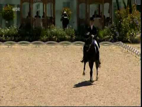 Aachen CHIO 2010  Kür Totilas and Edward Gal .avi