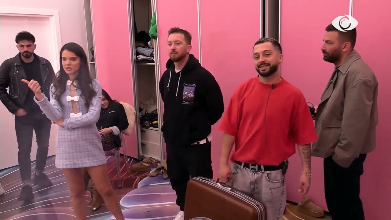 Gjesti ndan banorët në grupe, Egli qëndron e vetme në oborr