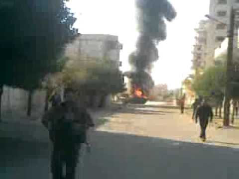 تدمير دبابة تي 72 بعد استهدافها من قبل كتيبة الفاروق في حي بابا عمرو في مدينة حمص