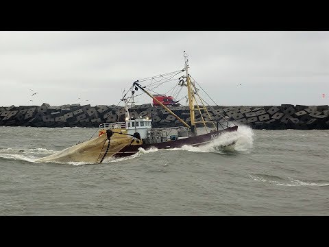 KG-18 ladebomado (bj 1949) naar zee. locatie scheveningen 30-8-2017