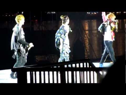 2012.11.23 SMTown concert in Singapore..Key, Kris & Amber - "Like A G6" (part 2)