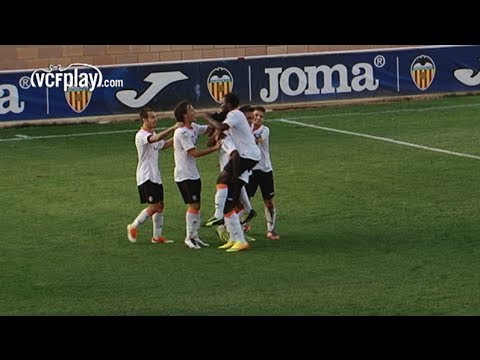 El VCF Mestalla se impone con solvencia al CF Badalona (2-0)