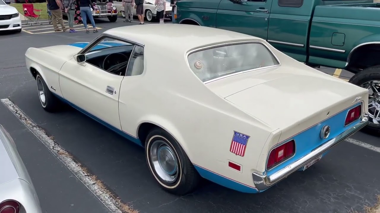 Ford Mustang Sprint 1972 - Auto World 1/18