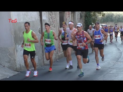 Corsa dei 5 e 2 laghi Ivrea 2023 - Passaggio in via dei Cappuccini