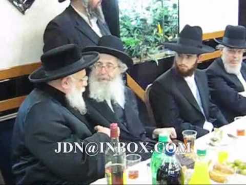 Toldos Aharon Rebbe attending Mir Sheva brochos (Einikel of R' Finkel) 8 Tamuz 5770