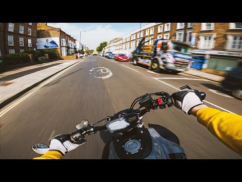 Mid-day City. | YAMAHA MT-07 AKRAPOVIC + QUICKSHIFTER [4K]