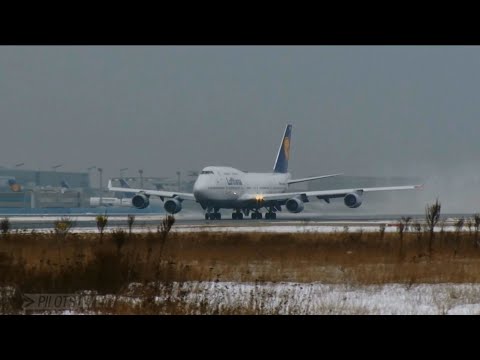 Lufthansa Boeing 747-400 - Departure from Frankfurt [English Subtitles]