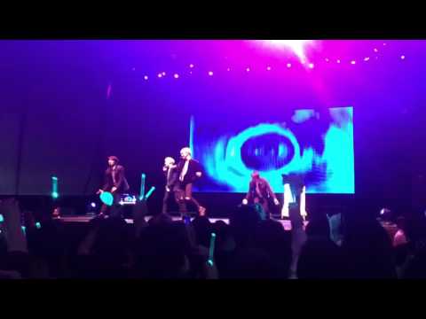 160507 SHINee performing View at SHINeeInTorronto