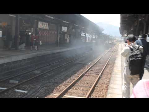 SL人吉がバックで車庫に