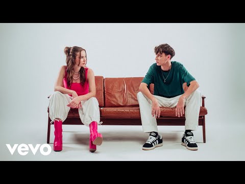 Julia Meladin, Basti Stein - Bad Times & Sad Vibes (Offizielles Video)