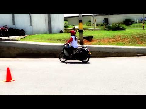 Academia de conducción para mujeres - YAMAHA INCOLMOTOS