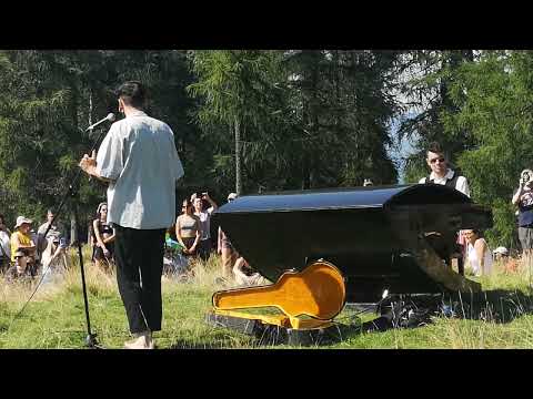 Bellissimo duo all'Alpe grande con Alessandro Martire e il cantautore Astir immerso nella natura