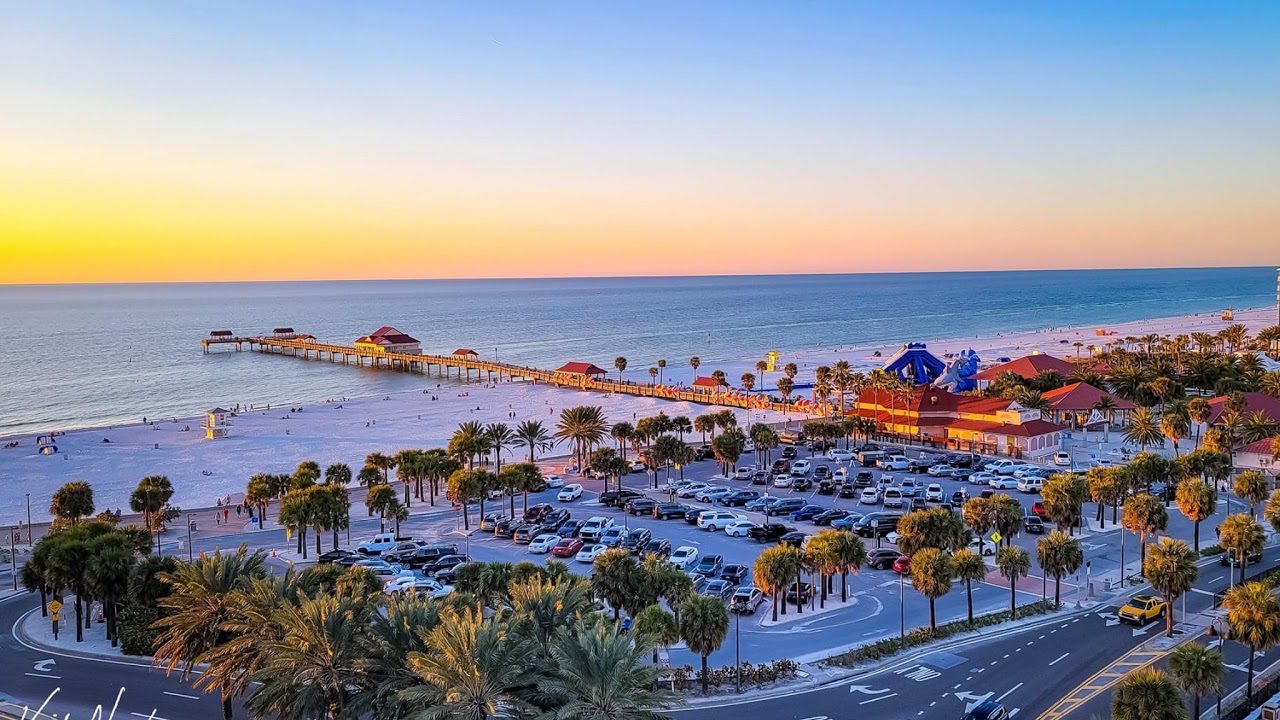 Live webcam view of Jimmy's Crows Nest Rooftop Beach View