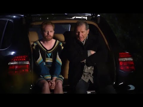 Modern Family 1x18 - Mitchell wears Gloria's dress