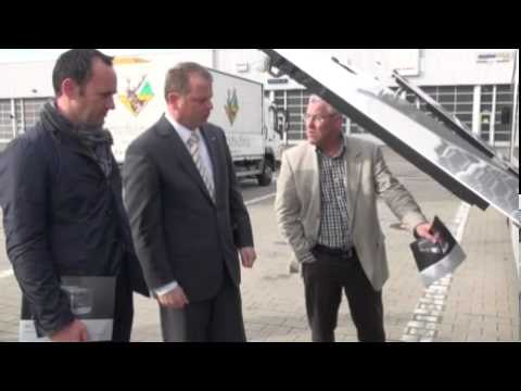 Mercedes Benz stellt umweltfreundlichen Hybridbus in Freiburg vor