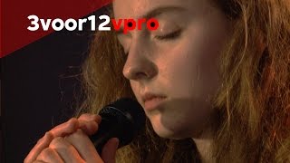 Let&#39;s Eat Grandma - Deep Textbook Six (live op Eurosonic 2017)
