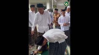 Download lagu Gus Baha' menata sandal Gus Mus mp3 Download lagu Gus Baha' menata sandal Gus Mus mp3
