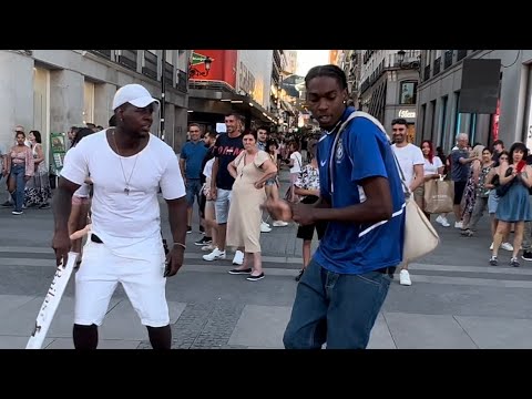 COLOMBIANO  sorprende bailando SALSA CHOKE 🔥