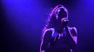 Tinashe - Bated Breath (HER VOCALS DOE!)- live in Melbourne