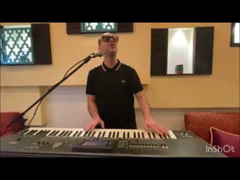 قسمتی از آهنگ زیبای خاکستری از ابی با اجرای مهیار فاضلی