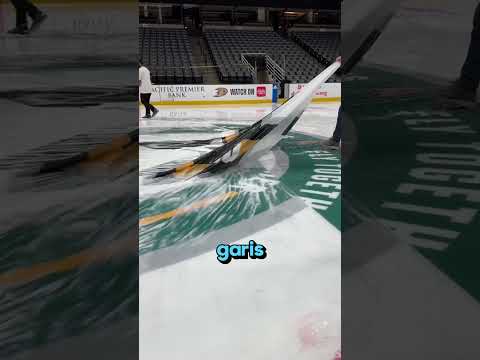 Kalian tahu gak sih kalau lapangan hockey itu harus dibersihkan secara berkala, tapi kenapa?