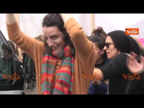 Donne in piazza contro la violenza, i volti e gli slogan della manifestazione