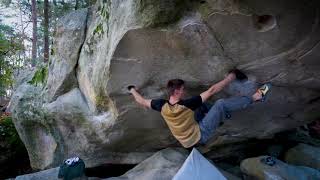 Video thumbnail de Mécanique Élémentaire, 8b+. Fontainebleau