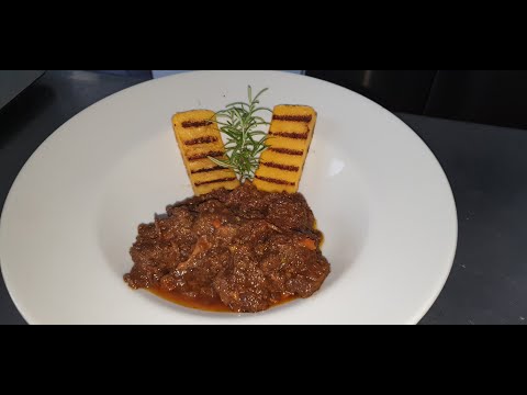 Musso in umido con polenta - RICETTA DELLA TRADIZIONE