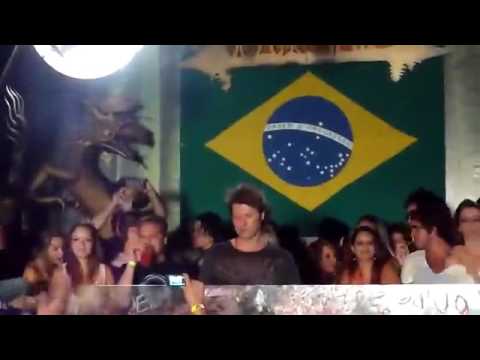 Hernan Cattaneo playing Gill Norris - Forme (Guy J PM Mix) @ Warung   29 dez 2011