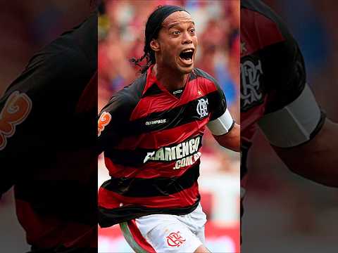 Ronaldinho “El único jugador que desarmaba a sus rivales… con una sonrisa.” ##ronaldo #shorts