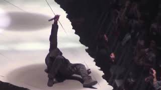 Kanye West - I Am A God (Live from The Yeezus Tour)