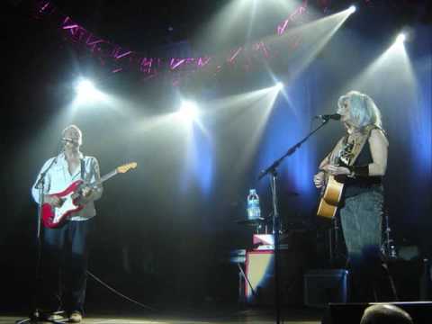 Emmylou Harris & Mark Knopfler Love And Happiness