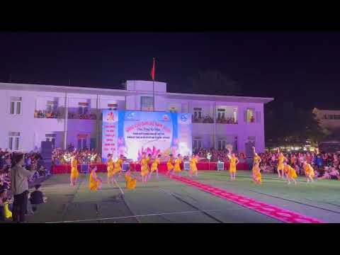 Vũ điệu Samba hội Phụ nữ xã Tinh Nhuệ