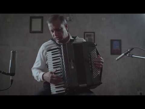 Ravi Benson - Demonstration on the Accordion