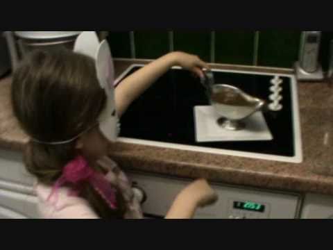 Mum how to make Nans gravy recipe best gravy in the world.wmv