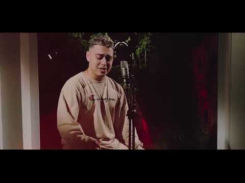 Mateo - Jingle Bell - Shot on iPhone 14