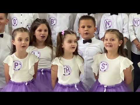 Reina reciton ne programin e shkolles "Festa e Abetares"