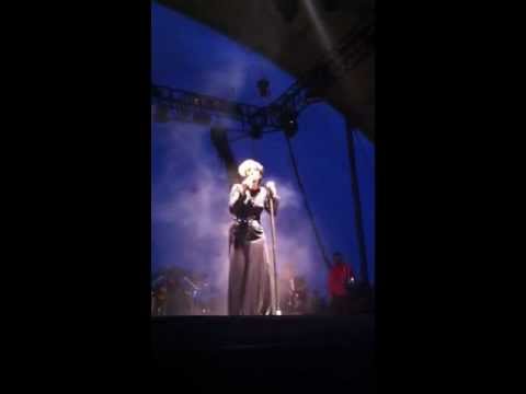 Luz Casal  live_______ Con Mil Desengaños