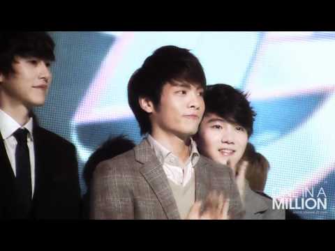 [fancam] 101203 SHINee / SM the ballad jonghyun with his friend at ending of MB
