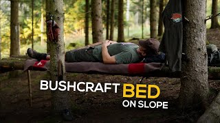 Ein Bushcraft-Bett am Hang bauen – Solo-Übernachtung mit wenig Ausrüstung